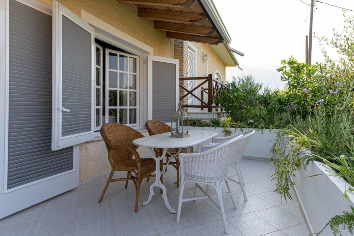 Serene Seaside Bliss - Lush & Secluded Garden Oasis Kalamata Exterior foto